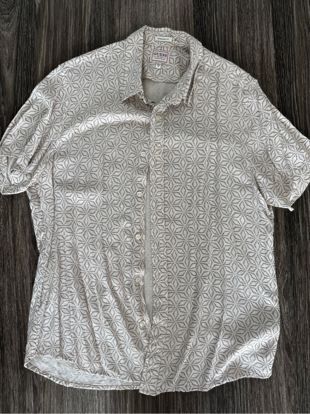Guess Men’s Short Sleeve Geo Print Button-Down Shirt - Gray and White